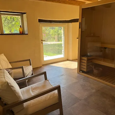 Langhe Ciabot House Bed & Breakfast Sinio